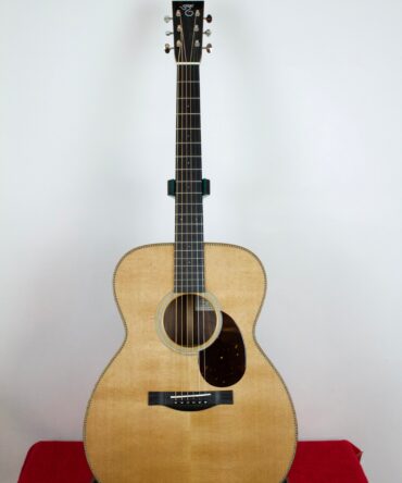 Santa Cruz OM Grand Walnut & Cedar, Koa binding